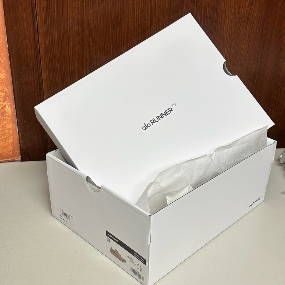 Alo Runner White Replacement Shoe Box